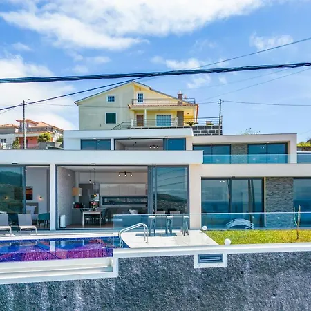 Camelia * Arco da Calheta (Madeira)