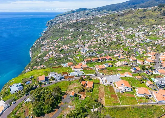 Camelia Vila Arco da Calheta (Madeira)